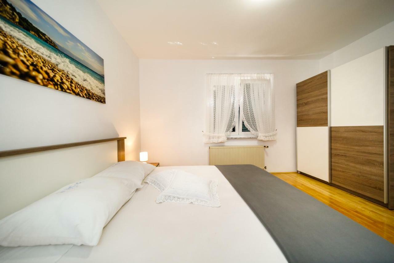 Apartment Anton Krk Town Buitenkant foto