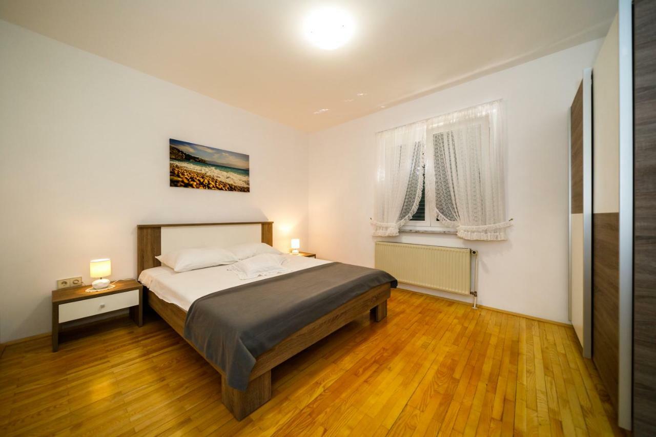 Apartment Anton Krk Town Buitenkant foto