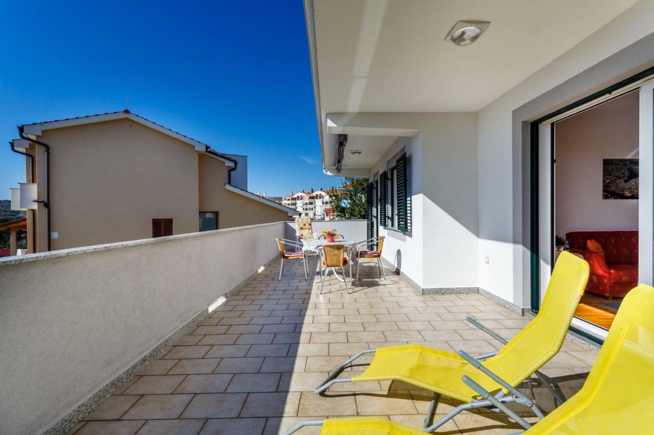 Apartment Anton Krk Town Buitenkant foto