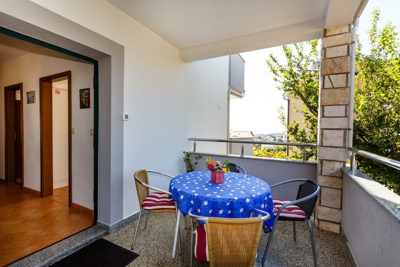Apartment Anton Krk Town Buitenkant foto