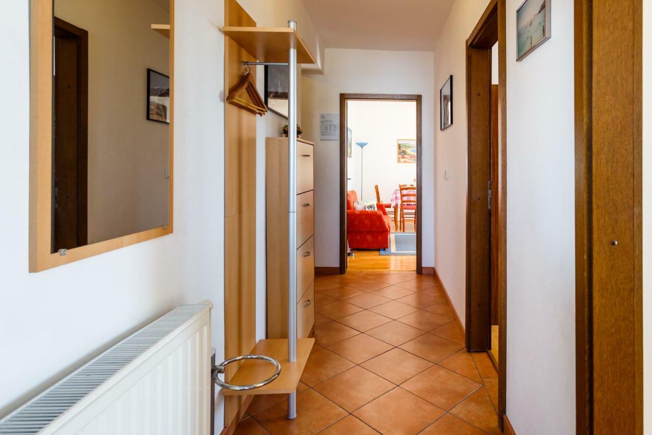 Apartment Anton Krk Town Buitenkant foto